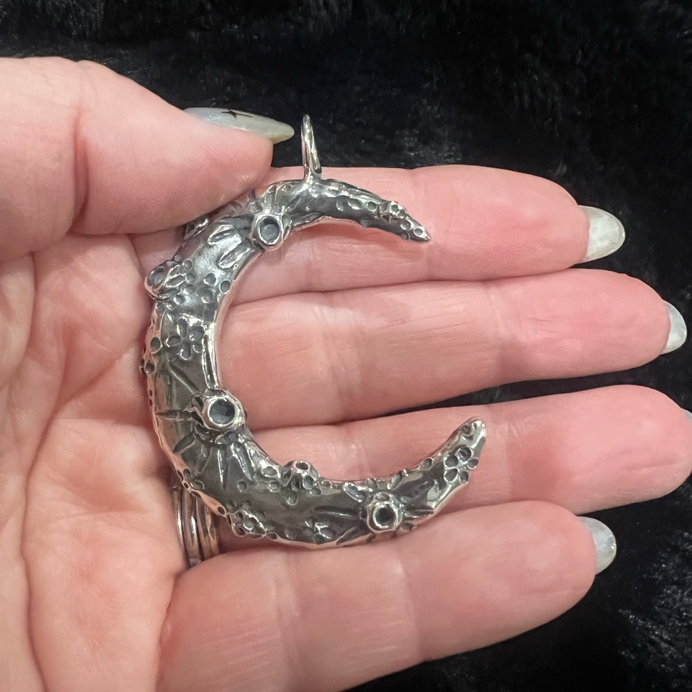 Elegant Silver Crescent Moon Pendant